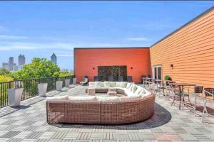 Χώρος καθιστικού στο New 1B1B Private Balcony City View 525Pkwy304 +9 φωτογραφίες