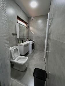 Koupelna v ubytování Lucky House + 16 fotografií