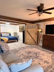 TV a/nebo společenská místnost v ubytování The Phenix by Ravens Keep