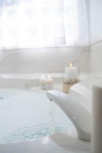 Ένα μπάνιο στο Private Retreat with Bunkhouse Casita & Heated Pool & Epic Game Room