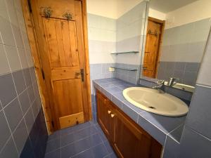 Et badeværelse på Monolocale con Vista al Verrand con parcheggio + 10 billeder