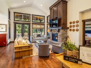 Fotografie z fotogalerie ubytování Suncadia 3 Bdrm Golf View Home with Private Sauna v destinaci Cle Elum