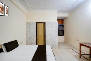 Ένα ή περισσότερα κρεβάτια σε δωμάτιο στο Hotel O Radha Residency