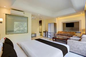 Hotel O namaste doonにあるテレビまたはエンターテインメントセンター