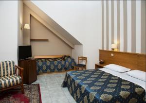 A bed or beds in a room at Hotel Redebora