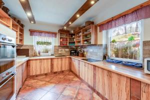 Η κουζίνα ή μικρή κουζίνα στο U Oslíka