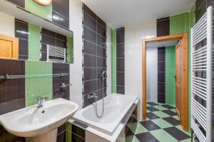 Ένα μπάνιο στο U Oslíka