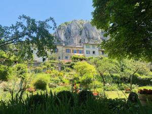 Vista general de una montaña o vista desde la casa vacacional