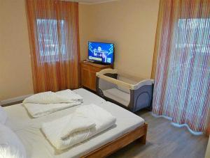 a hospital room with a bed and a tv at Haus Wellenkamp in Burg auf Fehmarn