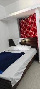 Postel nebo postele na pokoji v ubytování KN Royal Residency + 1 fotografie