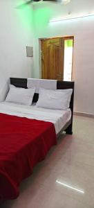 Postel nebo postele na pokoji v ubytování KN Royal Residency