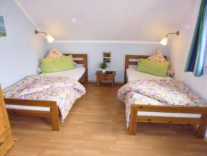 En eller flere senge i et værelse på Ferienhaus Koss 2