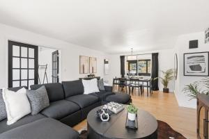 Istumisnurk majutusasutuses Moody Modern Getaway Walk to CSU and City Park +31 fotot