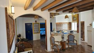 a kitchen with a table and chairs in a room at Dar Elyssa - Free Breakfast - Résidence Oasis Tozeur in Tozeur