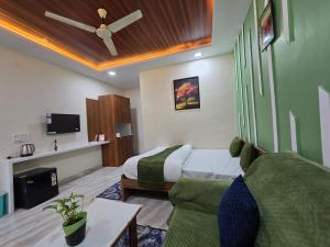 TV a/nebo společenská místnost v ubytování Saaz Resort + 36 fotografií