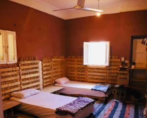 Postel nebo postele na pokoji v ubytování 锡瓦撒哈拉青年旅舍