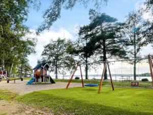 Ο χώρος παιχνιδιού για παιδιά στο Archipelago Villa with Pool & Patio