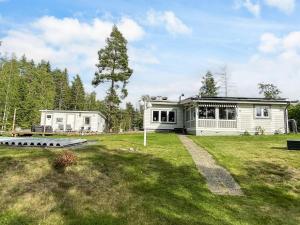 Το κτήριο όπου στεγάζεται  η παραθεριστική κατοικία