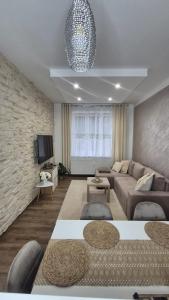 a living room with a couch and a tv at Moderní apartmán v blízkosti centra,Wifi,Netflix in Hradec Králové