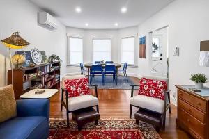 Posezení v ubytování Plymouth Court Turret Retreat