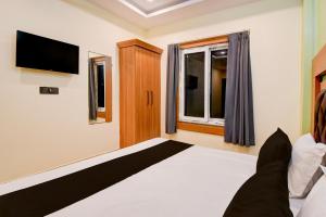 Μια τηλεόραση ή/και κέντρο ψυχαγωγίας στο Hotel O AVR STAY INN