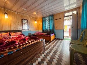 Postel nebo postele na pokoji v ubytování Rishi Homestay + 4 fotografie