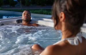 Huéspedes de Forest Sweet Retreat Hot Tub & Wood Fired Sauna