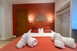 Postel nebo postele na pokoji v ubytování Casa Jaubertie -Cosy & Chaleureux T2 -Hyper centre