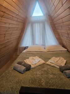 Postel nebo postele na pokoji v ubytování Nino's cottage