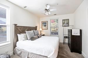 a bedroom with a large bed and a ceiling fan at Summit Sanctuary, Sleeps 4, Charming Interiors, 20 Minutes from the Mountain! in Gorgosa
