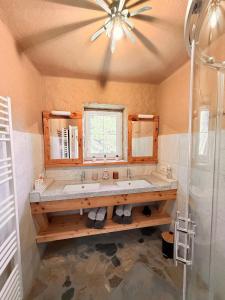 a bathroom with a tub and a sink and a window at Sonnenplatz Appartment Ploninger NATUR in Bad Kleinkirchheim