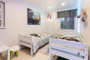 Postel nebo postele na pokoji v ubytování Vasko Luxurious Suites, Firefox