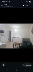 TV a/nebo společenská místnost v ubytování Tom House