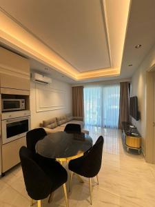 a living room with a table and some chairs at Cebeci tower in Mahmutlar