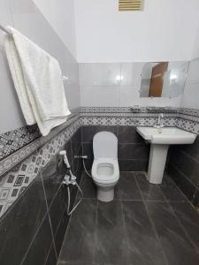 Ένα μπάνιο στο Airport Guest House - JIA