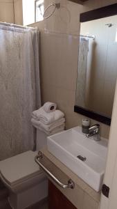 Ένα μπάνιο στο Hostal Terraza Traslaviña