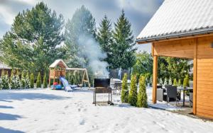 Το Dream Home Prywatny Domek z Ogrodem 600m2 WiFi 600MB EV PlayStation Kominek τον χειμώνα