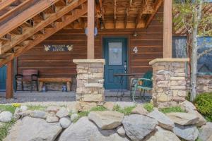 a cabin with a blue door and a table and chairs at The Loose Moose Lodge #4 At Downtown Grand Lake in Grand Lake