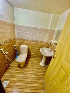 Koupelna v ubytování The Cozy Couple Villa DHA