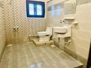 Ένα μπάνιο στο The Cozy Couple Villa DHA