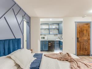 a bedroom with blue cabinets and a bed at Country Way Inn in Kalispell +28 photos