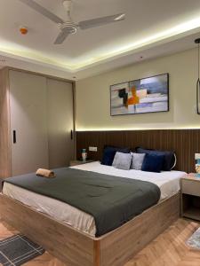 a bedroom with a large bed in a room at Elite Stay near Expo Mart Delta 1 metro in Greater Noida