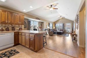 Kuchyň nebo kuchyňský kout v ubytování The Hogue Penthouse - Unwind and Relax