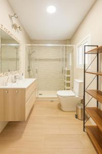 Koupelna v ubytování Night In Sevilla Castilleja