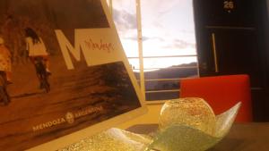 a glass bowl sitting on a table next to a picture at DEPARTAMENTOS BOUTIQUE DE DISEÑADOR " TERRAZA 26" - Cochera- Vista a la Montaña- CANCELACIÓN GRATUITA- PAGARÁS EN EL ALOJAMIENTO in Mendoza