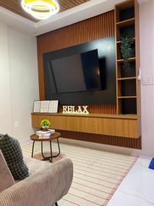 Μια τηλεόραση ή/και κέντρο ψυχαγωγίας στο LacambraHills Olongapo Studio3