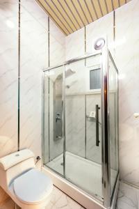 Ένα μπάνιο στο الخالدية سويت Khaldiyah Suite +17 φωτογραφίες