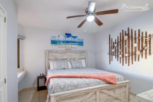 a bedroom with a bed and a ceiling fan at Sonoran Spa E204 in Puerto Peñasco