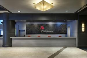 Lobi atau kawasan kaunter penerimaan di Bethesda North Marriott Hotel & Conference Center