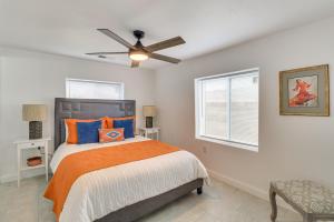 ein Schlafzimmer mit einem Bett und einem Deckenventilator in der Unterkunft Stylish Southwest Adobe Home in Old Town ABQ in Albuquerque